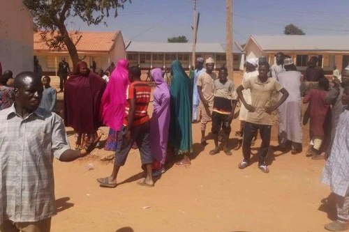 Chưa rõ số phận của 300 học sinh bị phiến quân Boko Haram bắt cóc ở Nigeria 