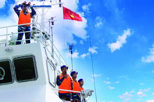 Cảnh sát biển Việt Nam tuần tra trên vùng biển chủ quyền 