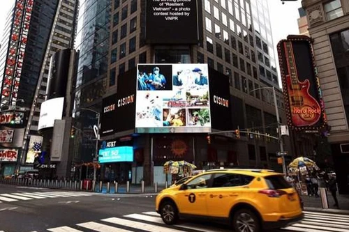 Hình ảnh Việt Nam chống Covid-19 trên màn hình Quảng trường Thời đại ở Mỹ