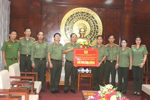 Công an Thủ đô hướng về đồng bào, đồng đội miền Trung ruột thịt