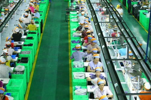 Tạm nghỉ việc hoặc nghỉ việc luân phiên vẫn được trả lương