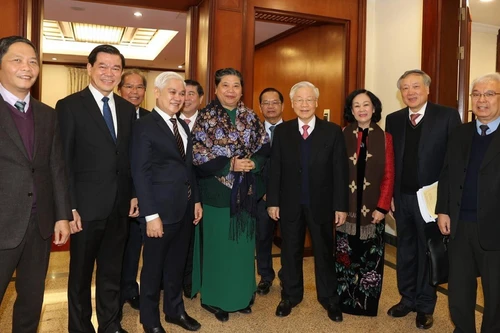 Tổng Bí thư - Chủ tịch nước Nguyễn Phú Trọng với các đồng chí lãnh đạo Đảng, Nhà nước và các đại biểu dự phiên bế mạc Hội nghị lần thứ 14 Ban Chấp hành Trung ương Đảng khóa XII, ngày 18-12-2020