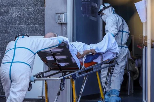 Các bệnh viện ở Naples, Italia lại trên bờ vực sụp đổ vì Covid-19 