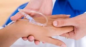 Sốt xuất huyết: Thận trọng khi truyền dịch 