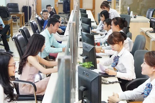 Dù thừa vốn, ngân hàng vẫn phải “nhìn mặt khách” để… cho vay