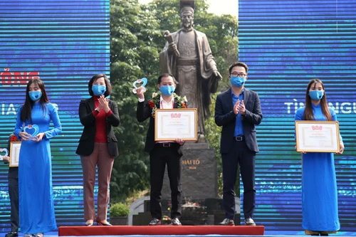 20 tập thể và cá nhân nhận Giải thưởng Tình nguyện quốc gia 2020 