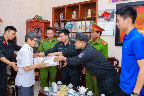 Trình Chủ tịch nước việc tặng quà Tết Tân Sửu năm 2021 cho người có công với cách mạng 