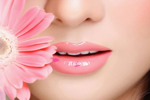 Để đôi môi hồng hào mà không cần phun xăm 
