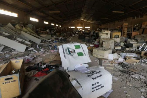 Nạn cướp bóc các kho hàng cứu trợ trong dịch Covid-19 ở Nigeria 