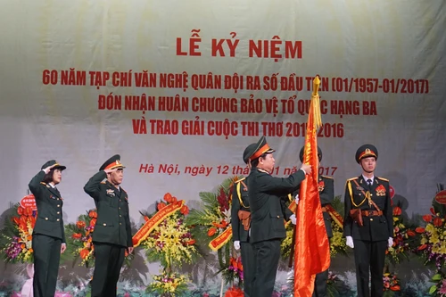 Tạp chí Văn nghệ Quân đội đón nhận Huân chương Bảo vệ Tổ quốc Hạng Ba