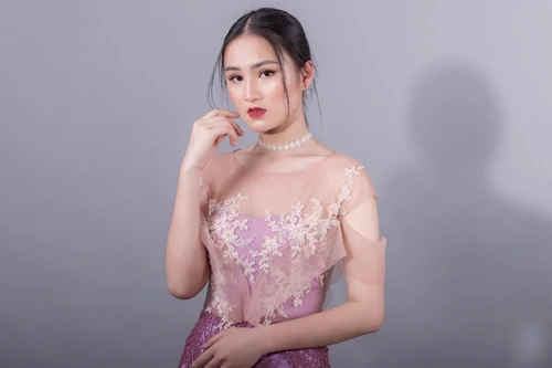 Ngỡ ngàng trước dàn mẫu trẻ mới toanh của "bà trùm" Hạ Vy