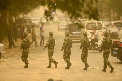 Tấn công bằng dao ở Tân Cương, 8 người chết