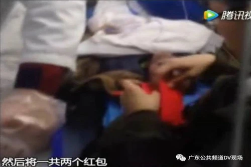 Nhân viên xe cứu thương đòi "tiền bồi dưỡng" mới chở bệnh nhân