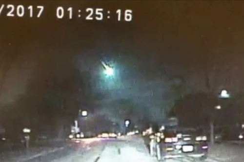 Thiên thạch bốc cháy rực sáng bầu trời nước Mỹ