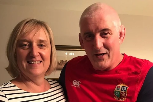 Giữ gìn miếng chocolate chồng tặng ngày Valentine suốt 33 năm