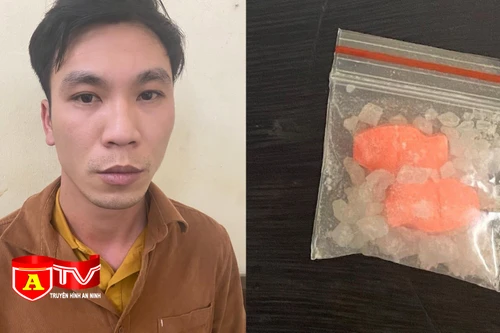 Giao nộp ma tuý cho lực lượng công an khi bị kiểm tra