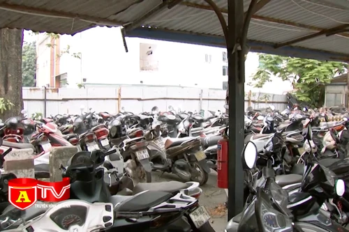 Quá tải tại các bãi xe vi phạm do chủ phương tiện không đến lấy
