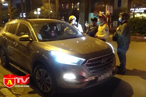 Mật phục xử lý vi phạm nồng độ cồn gần quán bia và nhà hàng