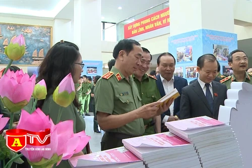 Khai mạc Ngày sách và văn hóa đọc Việt Nam trong CAND