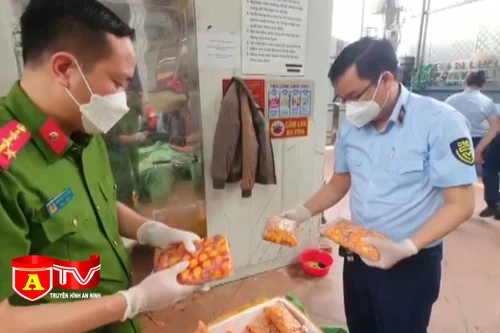 Phát hiện điểm kinh doanh gần 900kg trứng non, nội tạng động vật không rõ nguồn gốc 