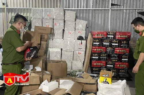 Phát hiện kho hàng chứa hơn 17.000 sản phẩm nghi nhập lậu