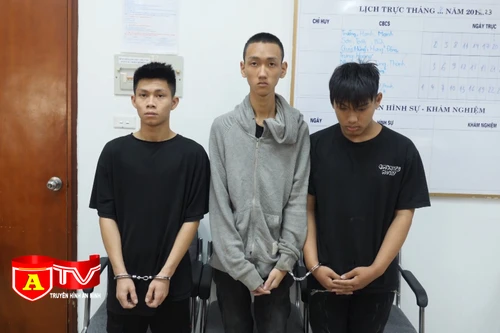 Kịp thời ngăn chặn 2 nhóm thanh thiếu niên vác dao phóng lợn đi đánh nhau