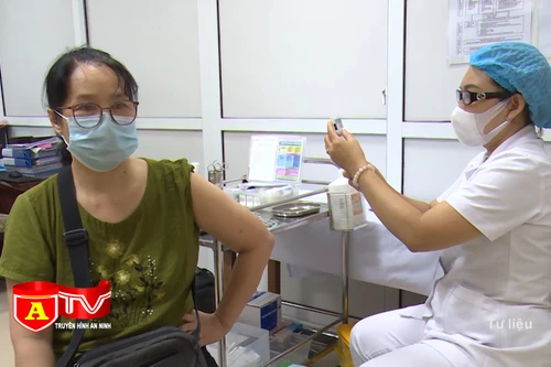 Hà Nội phân bổ gần 18.000 liều vaccine cho 30 quận, huyện, thị xã