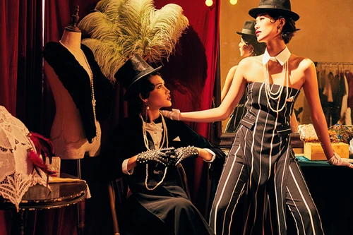 Quán quân Next Top Model Mai Giang mặc áo dài lấy cảm hứng từ Tuxedo