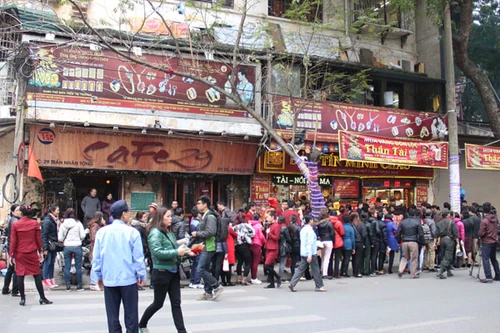 Rồng rắn xếp hàng chờ mua vàng ngày vía Thần Tài