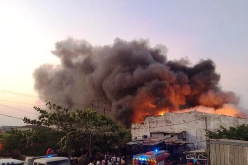 Cháy lớn xưởng vải ở TP.Hồ Chí Minh, thiêu rụi nhiều tài sản