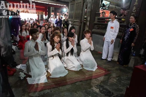 Gánh tuồng làng hóa thân cực kỳ chuyên nghiệp