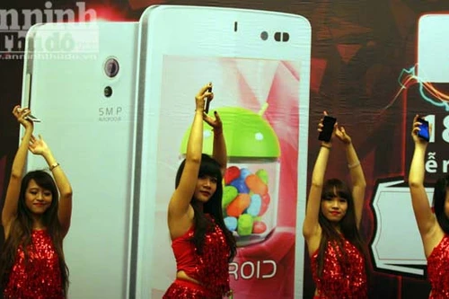 Bất ngờ với điện thoại FPT sử dụng chip lõi tứ, giá rẻ