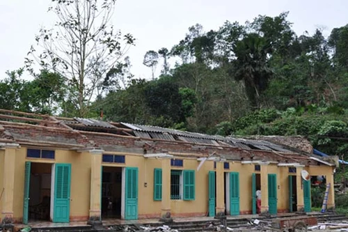 Lốc xoáy gây hư hỏng gần 1.700 ngôi nhà, công trình