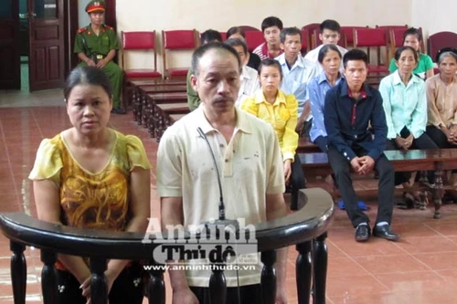 Vợ chồng chủ quán cà phê ép trẻ chưa thành niên bán dâm