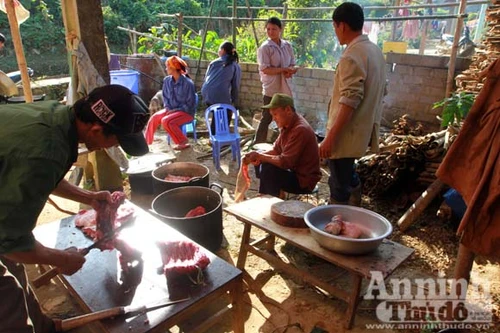 Cặp bánh tình yêu trong Tết “đụng” ở Phiêng Luông