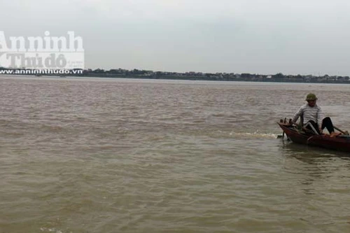 "Hành trình sự thật” của nước tam giang Bạch Hạc trong can nhựa (2)