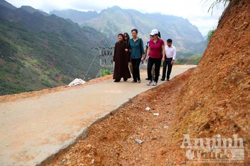 Lời hứa ân tình ở sân trường Khâu Vai thành hiện thực