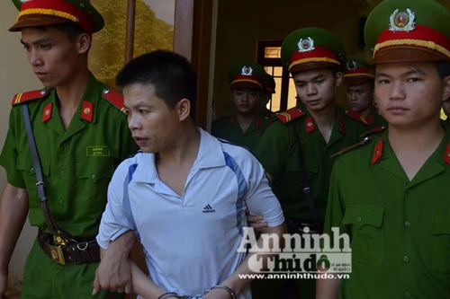 Nửa đêm chui vào gầm nhà sàn, bị chủ nhà đánh chết 