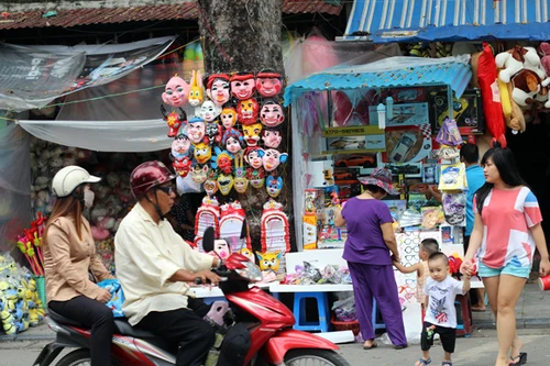 Nhộn nhịp trước mùa trung thu Hà Nội ở phố Hàng Mã