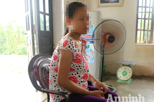 Thiếu nữ thiểu năng trí tuệ bị ông lão hàng xóm hãm hiếp mang thai?!