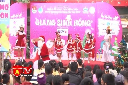 Giáng sinh sớm với các bệnh nhi