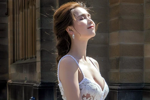 "Nữ hoàng nội y" Ngọc Trinh khoe vòng 1 gợi cảm tại Australia