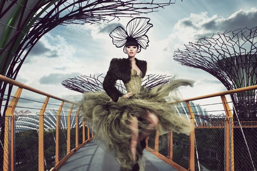 Siêu mẫu Jessica Minh Anh và những sàn diễn thời trang không tưởng