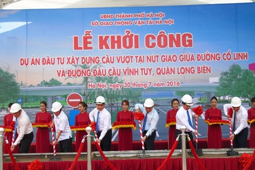 Khởi công cầu vượt nút giao đường Cổ Linh và cầu Vĩnh Tuy