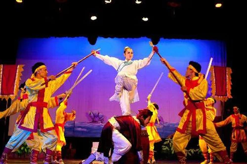 Xã hội hóa không phải là bỏ rơi nghệ sĩ