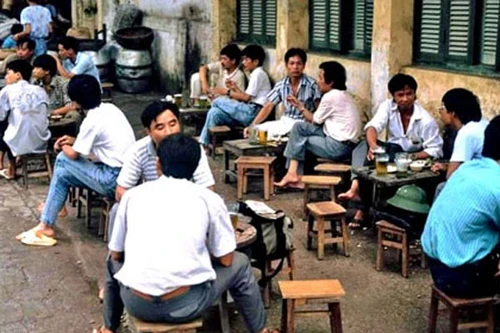 Quẩn quanh bia hơi