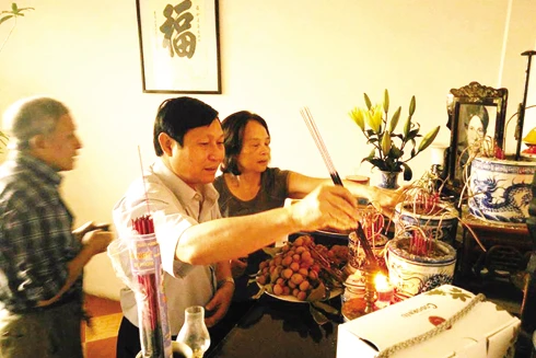 Người đặt viên gạch đầu tiên 