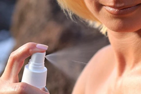 Nguy cơ từ kem chống nắng dạng xịt