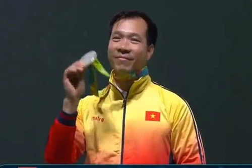 Hoàng Xuân Vinh giành HCB bắn súng ngắn 50m