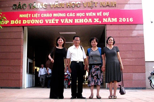 Chuyện nhà văn đi học viết... văn